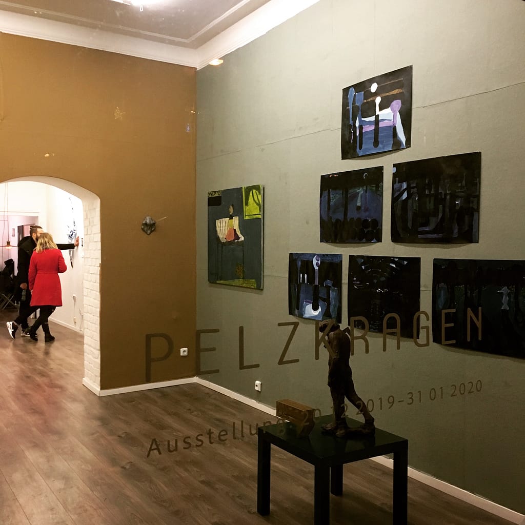 Contemporary art gallery installation at Meno Parkas Düsseldorf 2019, featuring atmospheric paintings by Axel Linderholm on beige/grey walls. The letters pelzkragen on the window, refer to the name of the exhibition.